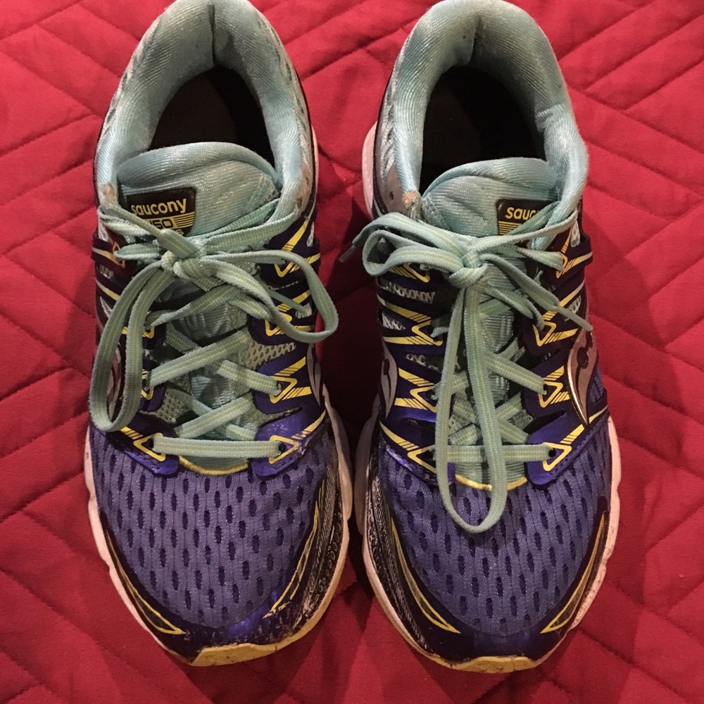 Saucony tennis shoes